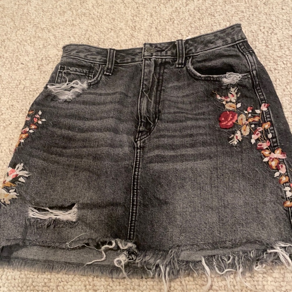 Embroidered denim skirt